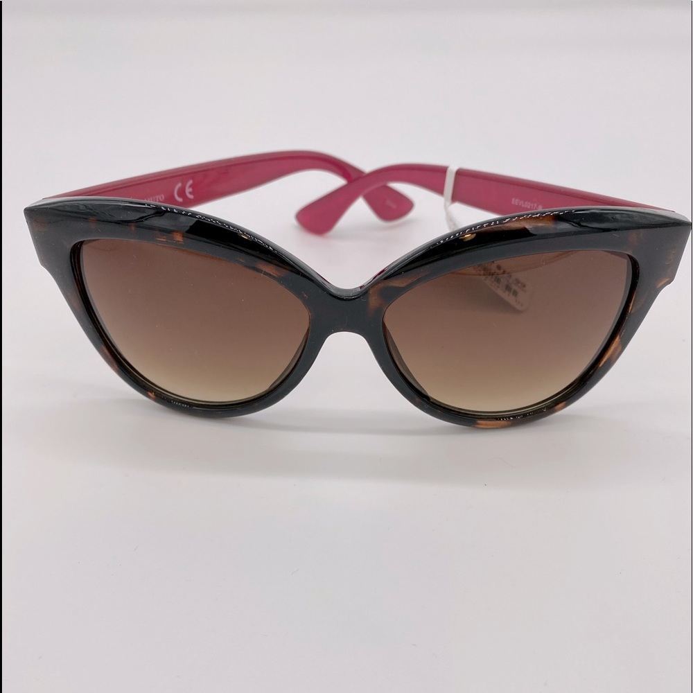 🔴SOLD!! NWT ❤️ Vince Camuto Woman’s Cat-Eye Sunglasses VC672-OX